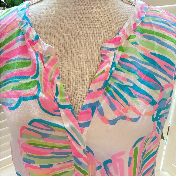 LILLY PULITZER SILK GEOMETRIC BLOUSE SIZE MED 1270 - Picture 2 of 8